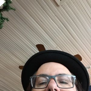 Meet your Posher, Larry